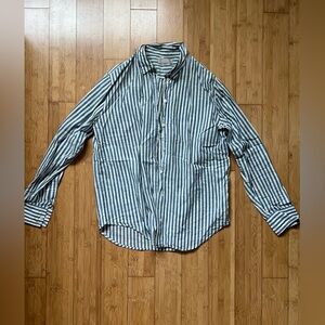 Everlane Blue and White Striped Button Down Shirt